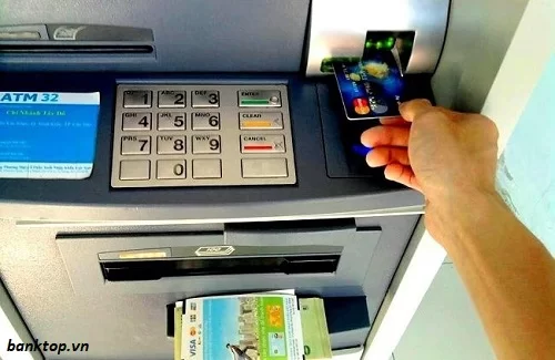 Bị nuốt thẻ ATM phải làm sao?