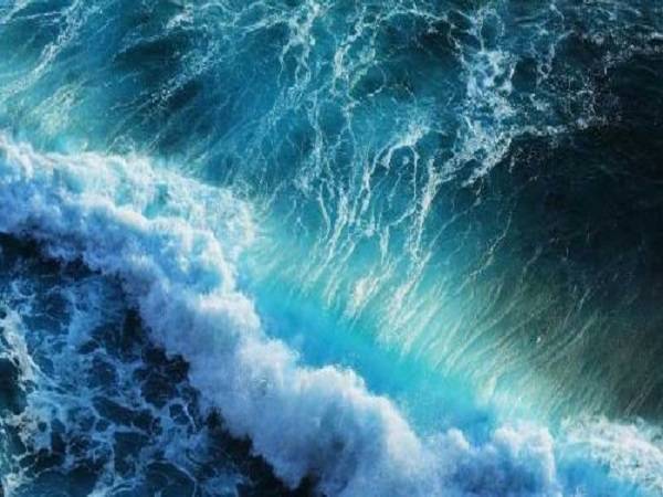 Nằm mơ thấy sóng biển lớn có ý nghĩa gì?