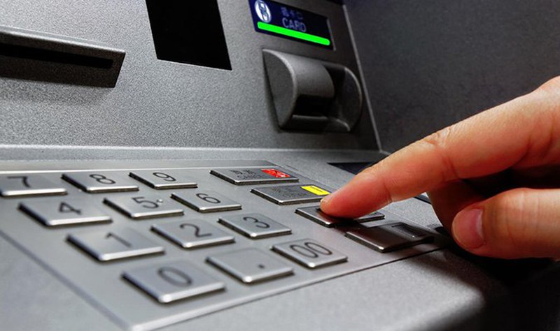 Trường hợp bị nuốt thẻ ATM khác ngân hàng: